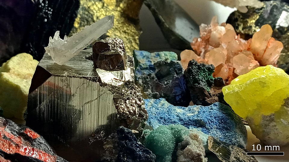 Foto de muchos minerales coloridos