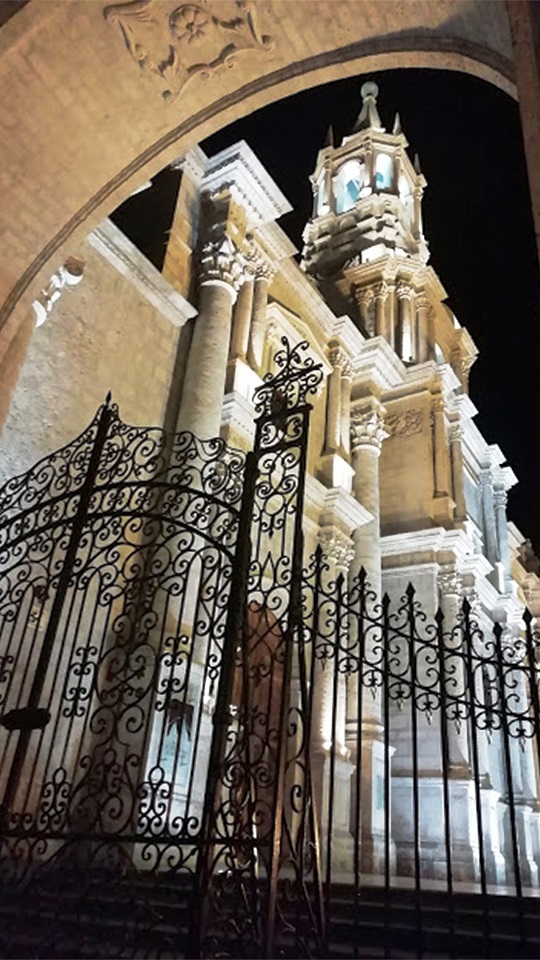 Iglesia construida con rocas de caliza